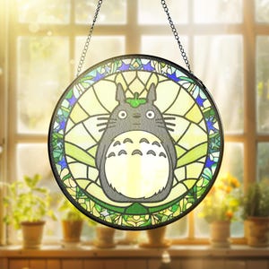 Solfångare i glas i skogsanda – Min granne-inspirerad glaskonst – Studio Ghibli – Fönster- och väggbonad – Gåva till animeälskare bild 3
