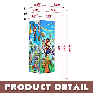 Puede incluir: Un producto rectangular de paneles m&uacute;ltiples con un dise&ntilde;o colorido que presenta personajes de la serie de videojuegos Super Mario. El producto mide 28 cm de alto, 10 cm de ancho y 8 cm de profundidad. El texto "PRODUCT DETAIL" est&aacute; en la parte inferior.