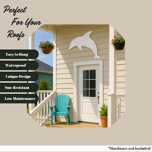 Puede incluir: Decoraci&oacute;n de pared blanca con forma de delf&iacute;n montada en una pared exterior beige. La imagen incluye texto que dice "Perfect For Your Roofs", "Easy to Hang", "Waterproof", "Unique Design", "Sun-Resistant" y "Low Maintenance".