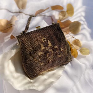 Vintage 1950er Jahre Bronze Glas Perlen Geldbörse - Blumenmotiv, Perlenhenkel, Satinfutter - Abendtasche, Anlasstasche Geldbörse