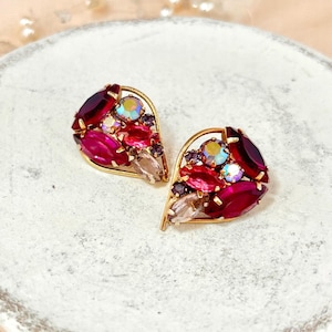 Vintage gesigneerde Weiss clip-oorbellen uit de jaren 1950 - bladontwerp met strassteentjes, ab-strassteentjes, van goudkleurig metaal