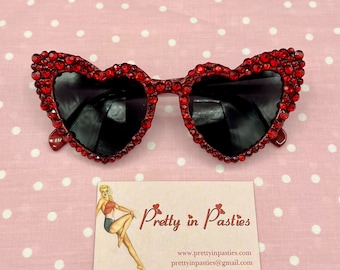 Occhiali da sole a forma di cuore con pietre preziose, modello Dollface