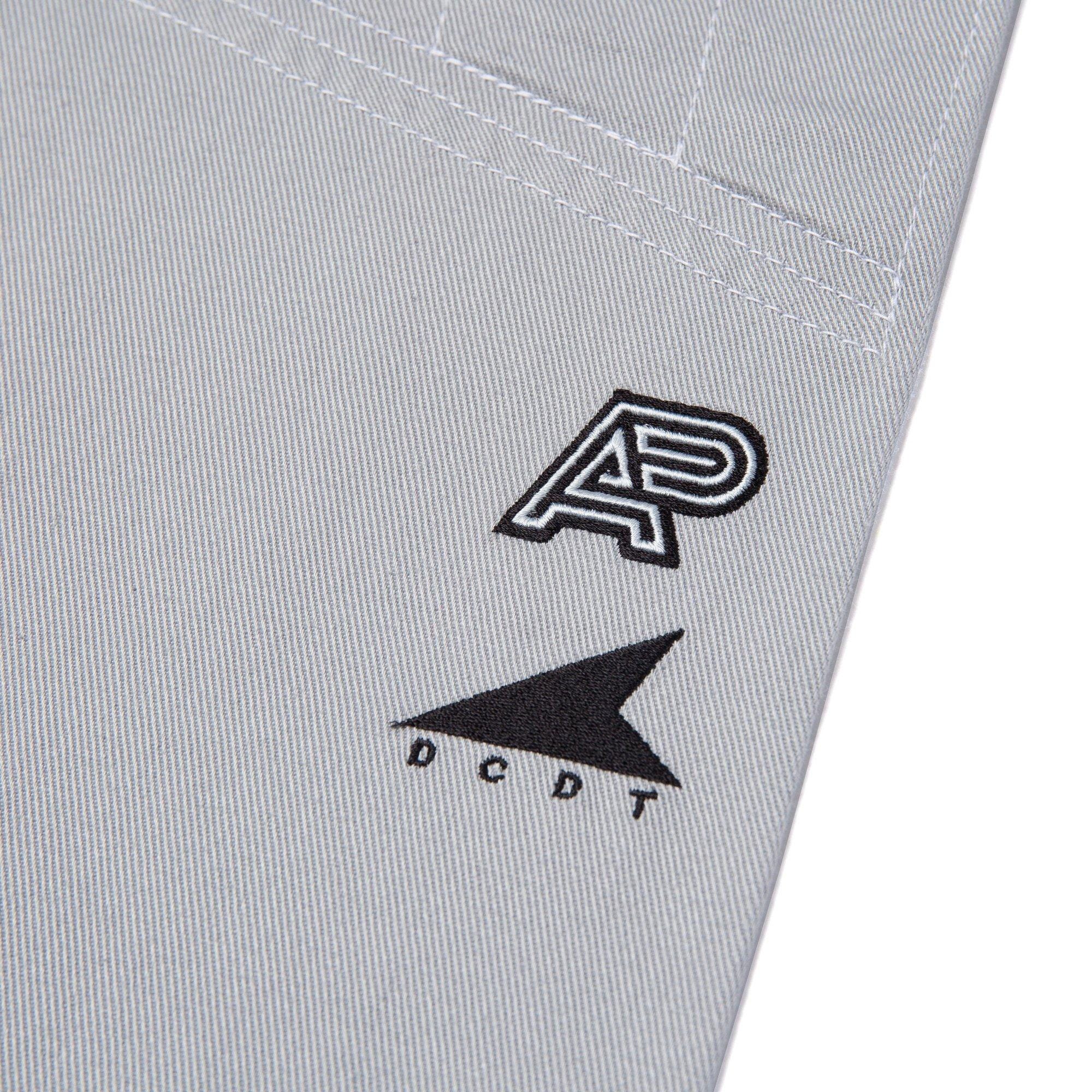 Albino and Preto A&P x DCDT BJJ Gi: グレーのブラジリアン柔術着 