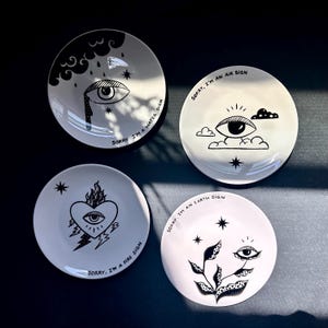 Handbemalter Astrologie-Wandteller, Luftzeichen-Dekor, Geschenk für Zwillinge, Waage und Wassermann, minimalistische Porzellan-Wandkunst
