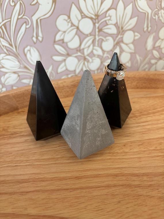 Minimalist Pyramid Ring Holder – Concrete or Resin