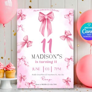 Könnte beinhalten: Rosa Geburtstagseinladung mit Schleifenillustrationen und dem Text "Madison's is turning 11". Die Einladung enthält Datum, Uhrzeit und RSVP-Informationen. Zwei Cupcakes und rosa Luftballons sind ebenfalls zu sehen.