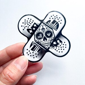 Adesivo de Caveira e Bandagens