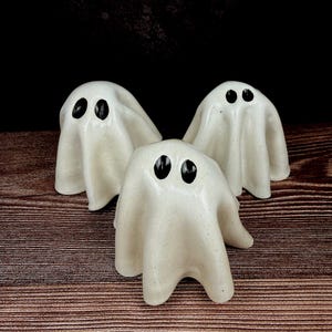Handmade Ceramic Ghosts: Minimalist Halloween Decoration