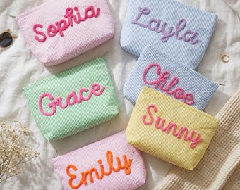フラワーガールギフト、カスタムネームメイクアップバッグ、シアサッカージッパーポーチ、パーソナライズされた子供用トイレタリーバッグ、刺繍ネームバッグ、姪っ子へのギフト