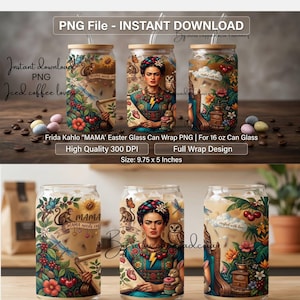 Op de afbeelding: Drie glazen can wraps met bamboe deksels, met Frida Kahlo ontwerpen. De wraps bevatten bloemen- en diermotieven, met de tekst "MAMA needs coffee" en "crafted with love". Elke can is 24.77 x 12.7 cm groot.