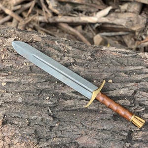 Hand-Forged Short Sword – Damascus Blade with Brass Guard & Carved Wooden Handle | Collectible Medieval Gift