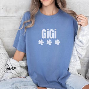 Comfort Colors® Gigi Shirt, Cool Grandmas Club Tee, Gift for Gigi from Grandkids, Best Gigi Shirt for Mother’s Day, Vintage Grandma T-Shirt.