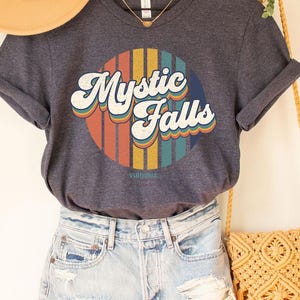Mystic Falls T-Shirt, Mystic Falls Shirt, Bundesstaat Virginia, Mystic Falls Geschenk, Mystic Falls Zuhause, Mystic Falls Shirt,