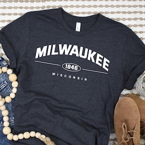 Maglietta di Milwaukee, Milwaukee, Maglietta della città di Milwaukee, Stato del Wisconsin, Maglietta di Milwaukee, Regalo di Milwaukee, Maglietta di Milwaukee