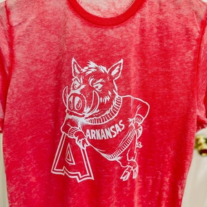Acid Wash Retro Hog Tee-Vintage Wash Unisex Razorback Graphic Tee