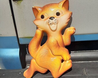 REDUCED FREE SHIPPING Vtg 1970 Yellow Chalk Kitty Cat Wall Décor Plaque, Miller Studio, 7.25" x 5"