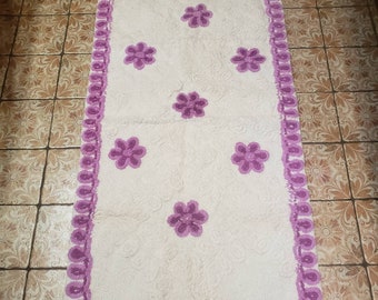 REDUCED FREE SHIPPING Vtg Mid Century Off White Pink Flowers Chenille Bath Mat Bathroom Rug, 29.5" x 56.5"