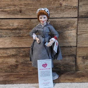 NIB FREE SHIPPING Vtg 1992 I Love Lucy Vitameatavegamin Porcelain Collectors Doll, Hamilton Collection