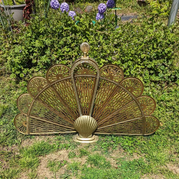 FREE SHIPPING Vtg Antique Brass Ornate Victorian Clam Sea Shell Designs Shabby Gold Metal Folding Peacock Fan Fireplace Screen