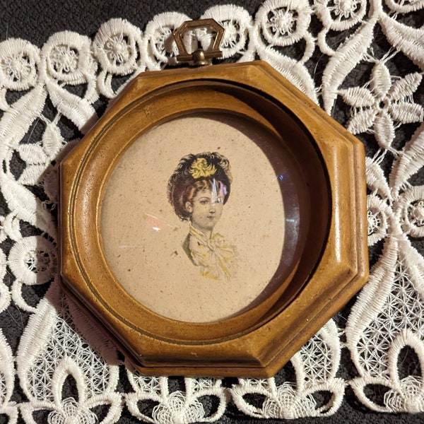 FREE SHIPPING Vtg Antique Look Syroco Style Convex Bubble Glass Framed Victorian Lady Print Small Octagon Tab Top Picture Frame