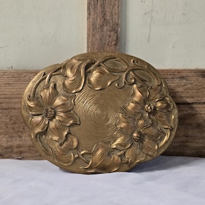 FREE SHIPPING Vtg Ornate Gold Tone Floral Flowers Syroco Resin 3D Designs Jewelry Trinket Box