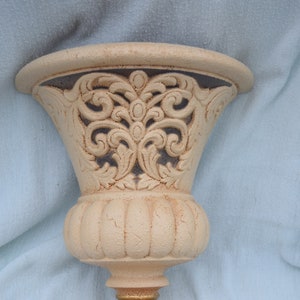 REDUCED FREE SHIP Vtg Victorian Acanthus Leaf Scroll Designs Syroco Style Wall Pocket Planter Vase, Homco Home Interiors, Hollywood Regency