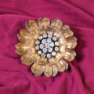 FREE SHIPPING Vtg Metal Rhinestones Enamel Floral Pin Flower Brooch