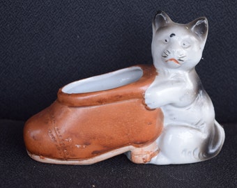 REDUCED FREE SHIPPING Vtg Mid Century Small Cat Shoe Boot Ceramic Planter Knick Knack Trinket Holder Mini Vase, Made in Japan