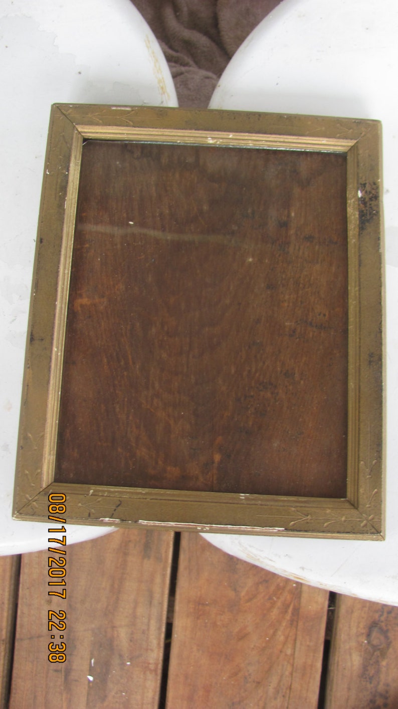 Reduced Antique Shabby Eastlake Incised Gold Tone Old Wavy Image 0