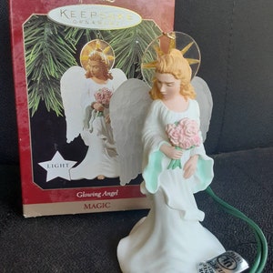 REDUCED FREE SHIPPING Vtg 1997 Hallmark Keepsake &quot;Glowing Angel&quot; Magic Light-up Christmas Tree Ornament