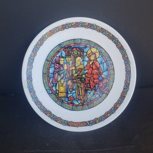 REDUCED FREE SHIPPING Vtg 1977 D&#39;arceau Limoges Noel Vitrail Religious Collector Plate, France