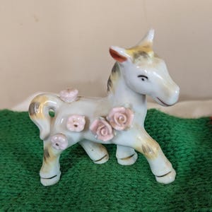 FREE SHIPPING Vtg Mid Century Ceramic Capodimonte Floral Pink Flowers Baby Unicorn Figure Figurine, Japan