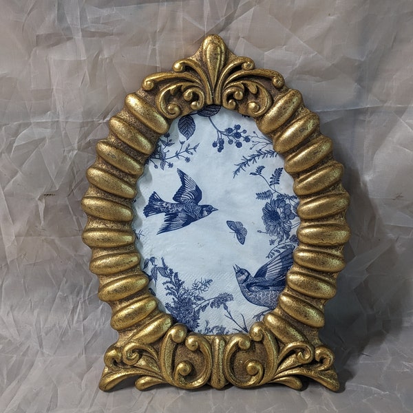FREE SHIPPING Vtg Antique Look Victorian Scroll Designs Gold Syroco Resin Easel Back Photo Picture Frame, Holds 5.25 x 7