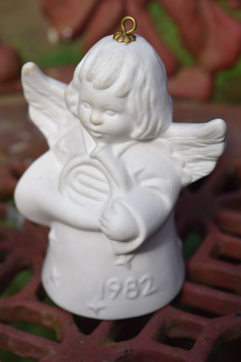 NIB FREE SHIPPING Vtg Goebel 1982 Seventh Edition Angel Bell Annual Christmas Tree Ornament