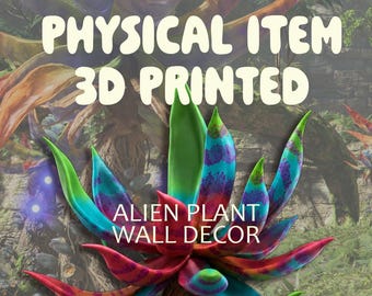 Puede incluir: Decoración de pared de planta alienígena impresa en 3D. La colorida planta presenta tonos verdes, azules y rojos. El texto en la imagen dice "PHYSICAL ITEM 3D PRINTED" y "ALIEN PLANT WALL DECOR". La planta tiene un tronco marrón texturizado y una base bulbosa azul.