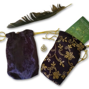 Mini pochette de tarot en velours avec cordon de serrage en velours noir élégant, idéale pour les cartes et les objets de collection