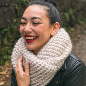 Chunky Knit Scarf Pattern PDF – Beginner Friendly Step-by-Step Knitting Guide – DIY Winter Scarf Tutorial