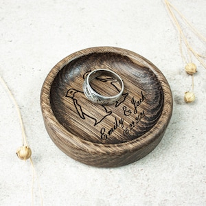 Personalized Wooden Ring Dish – Handcrafted Carpathian Oak Jewelry Tray, Custom Engraved Gift for Wedding, Anniversary, or Engagement