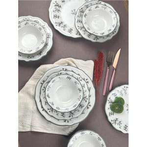 24-Piece Porcelain Dinnerware Set for 6 | Vintage Floral Plates & Bowls | Dishwasher Safe Elegant Tableware
