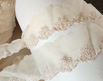 Very cute cream  color lace  1   yard listing 1.5 wide/Sewing  lace / Sewing trim /