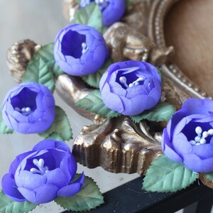 Cute silk   flower 4 piece listing 1.5 inch wide