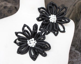 Cute  black color beaded   flower  applique 2 piece listing