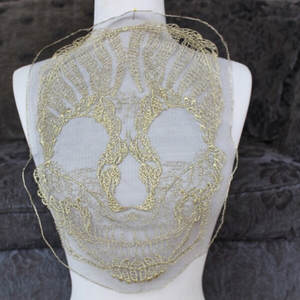 Cute embroidered skull  applique     1 pieces listing