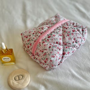 White and Pink Floral Handmade Quilted Make-Up Beauty Bag | HANDMADE FLORAL COSMETIC Bag