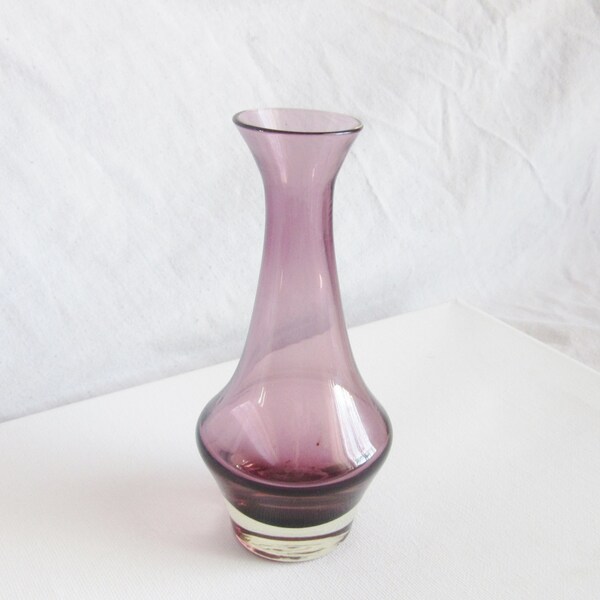 Amethyst glass vase | Riihimaki Suomi Finland | vintage 1970s | light purple vase | ombre purple glass ~ minimalist art glass ~ mid century