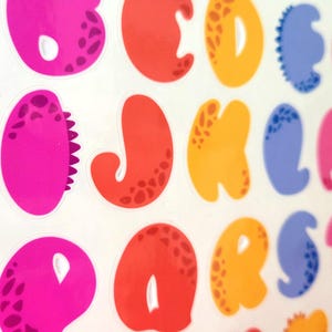 Alphabet Bulles Personnalisé – Police d'Écriture Amusante Dinosaures Prénoms d'Enfants, Décoration Chambre d'Enfant, Loisirs Créatifs