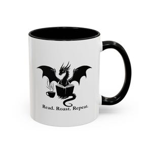 以下が含まれることがあります： 青、緑、白の色合いのセラミック製の入れ子ボウルのセット。ボウルはまだらの釉薬とシンプルでモダンなデザインが特徴です。最大のボウルの直径は約15cmです。