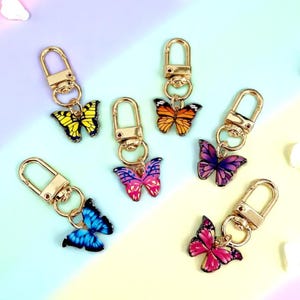 Schmetterling Schlüsselanhänger - Bunter Taschenanhänger aus Emaille für Frauen, niedlicher Handtaschenanhänger, stilvolles Geschenk für Sie oder Mädchen