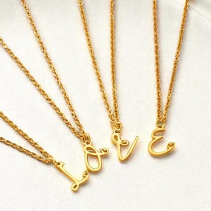 Elegante collar con letras de la A a la Z para mujer: colgante de acero inoxidable dorado con el alfabeto, regalo de 26 iniciales para cumpleaños de niña.