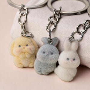 Bunny Plush Keychain – Flocked Cute Rabbit Charm for Women & Girls – Soft Animal Bag Accessory or Gift for Backpacks Handbags